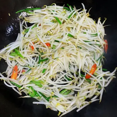 stir fry bean sprouts 3