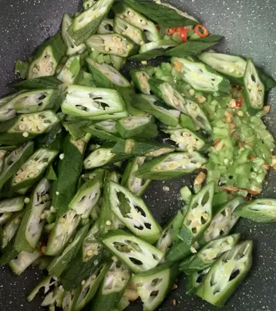 okra stir fry 1